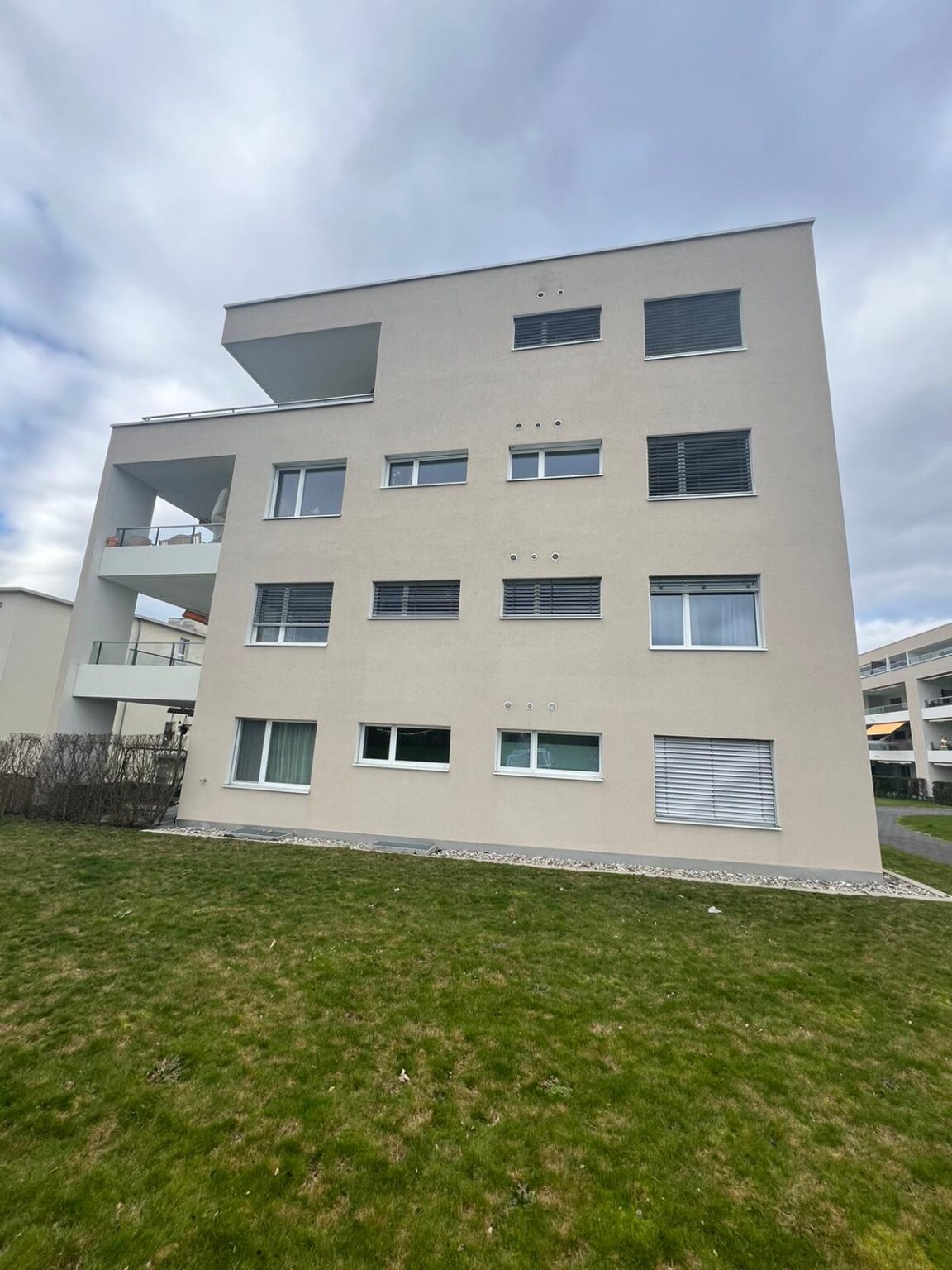 BRF-fastighet – fasadtvätt av svartmögel och alger